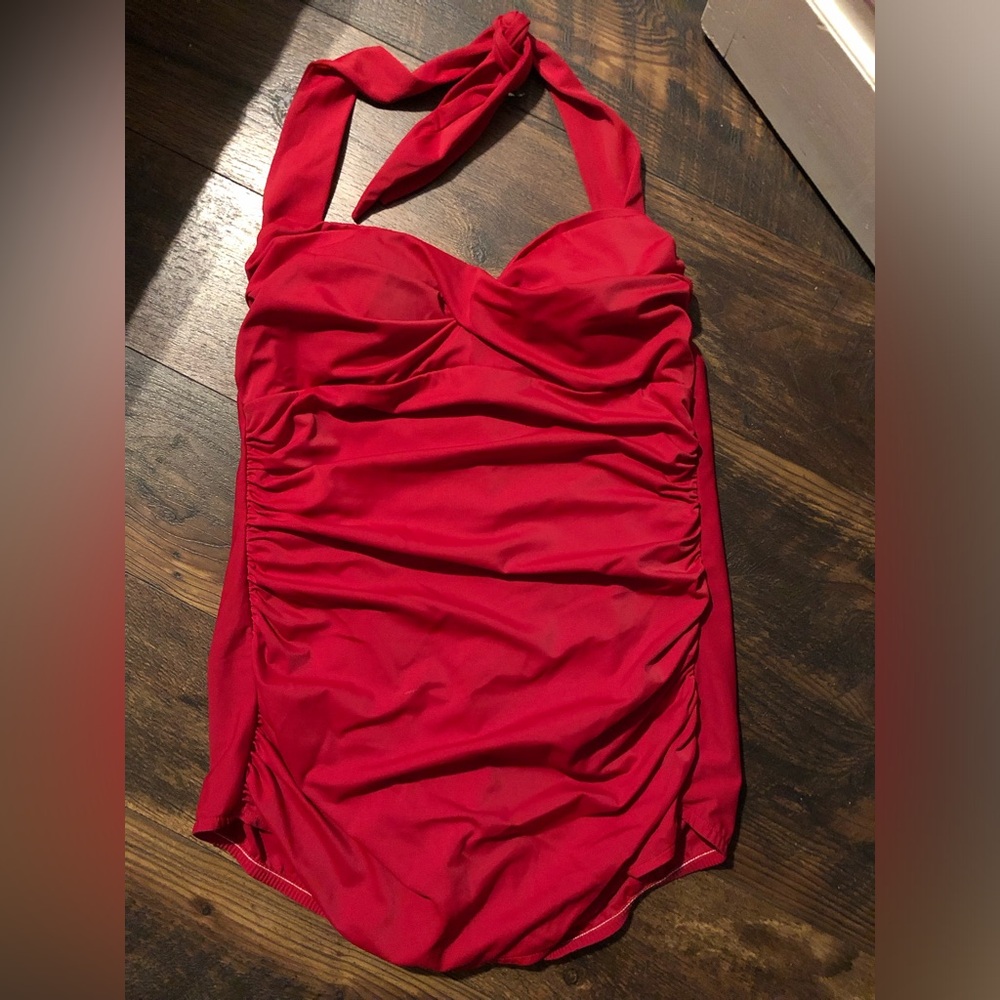 Women’s red vintage Swimsuit NWOT Cute!